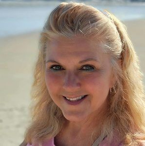 Meet your Posher, Debbi